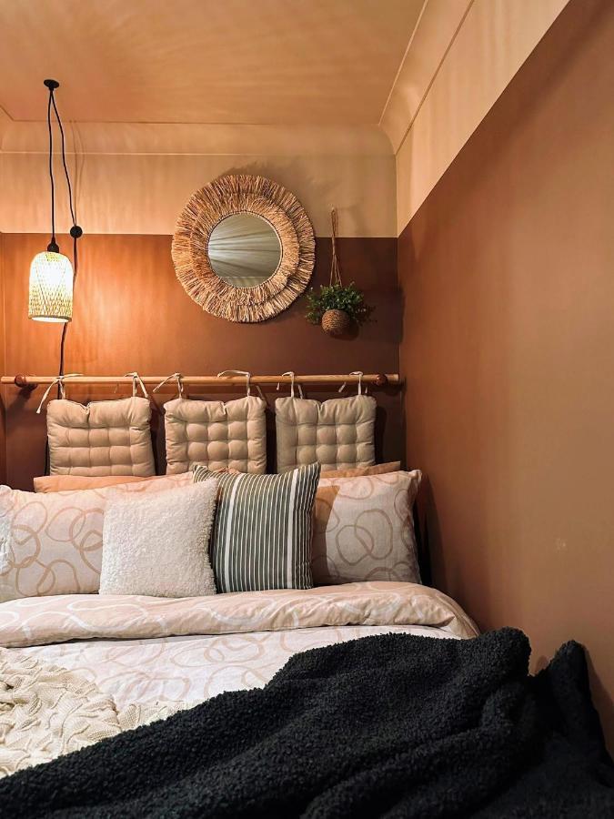 4-Bed Cotswold Getaway With Hot Tub & Gaming Room Churchdown Exterior foto
