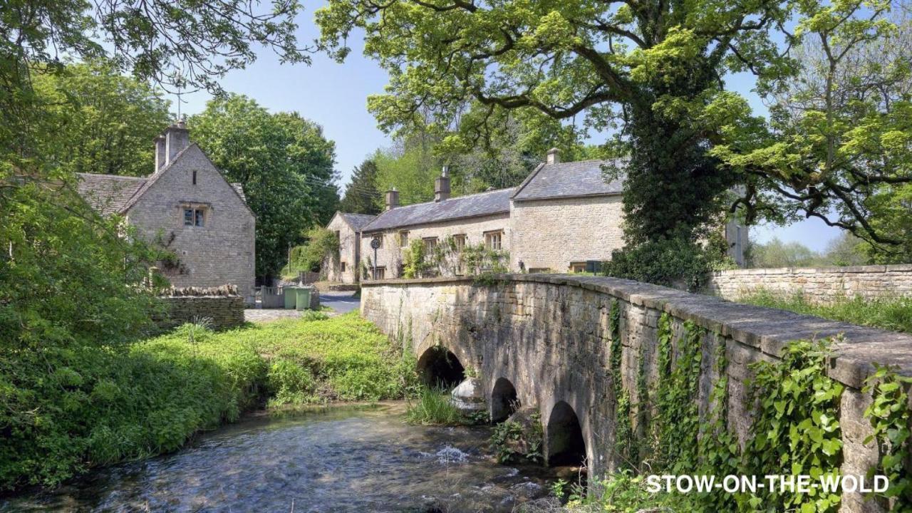 4-Bed Cotswold Getaway With Hot Tub & Gaming Room Churchdown Exterior foto